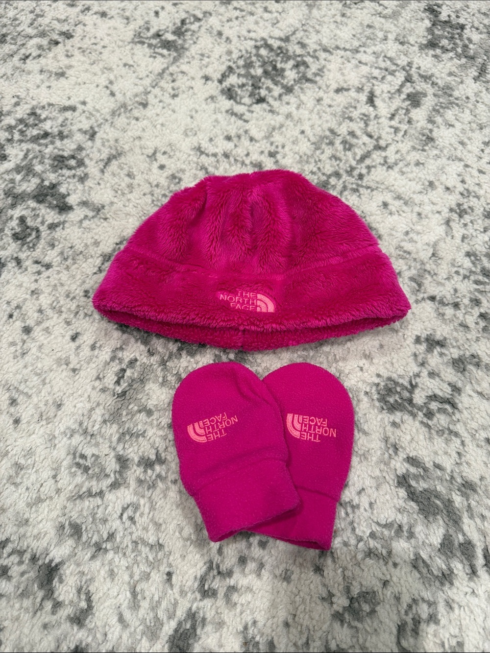 The North Face Kids Fuchsia Fleece Hat and Mittens Set